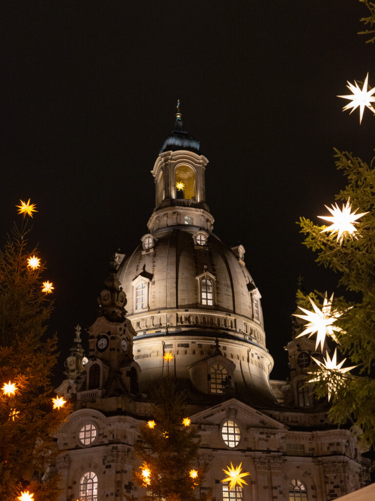 Dresden frauenkirche illuminated at night during the christmas market